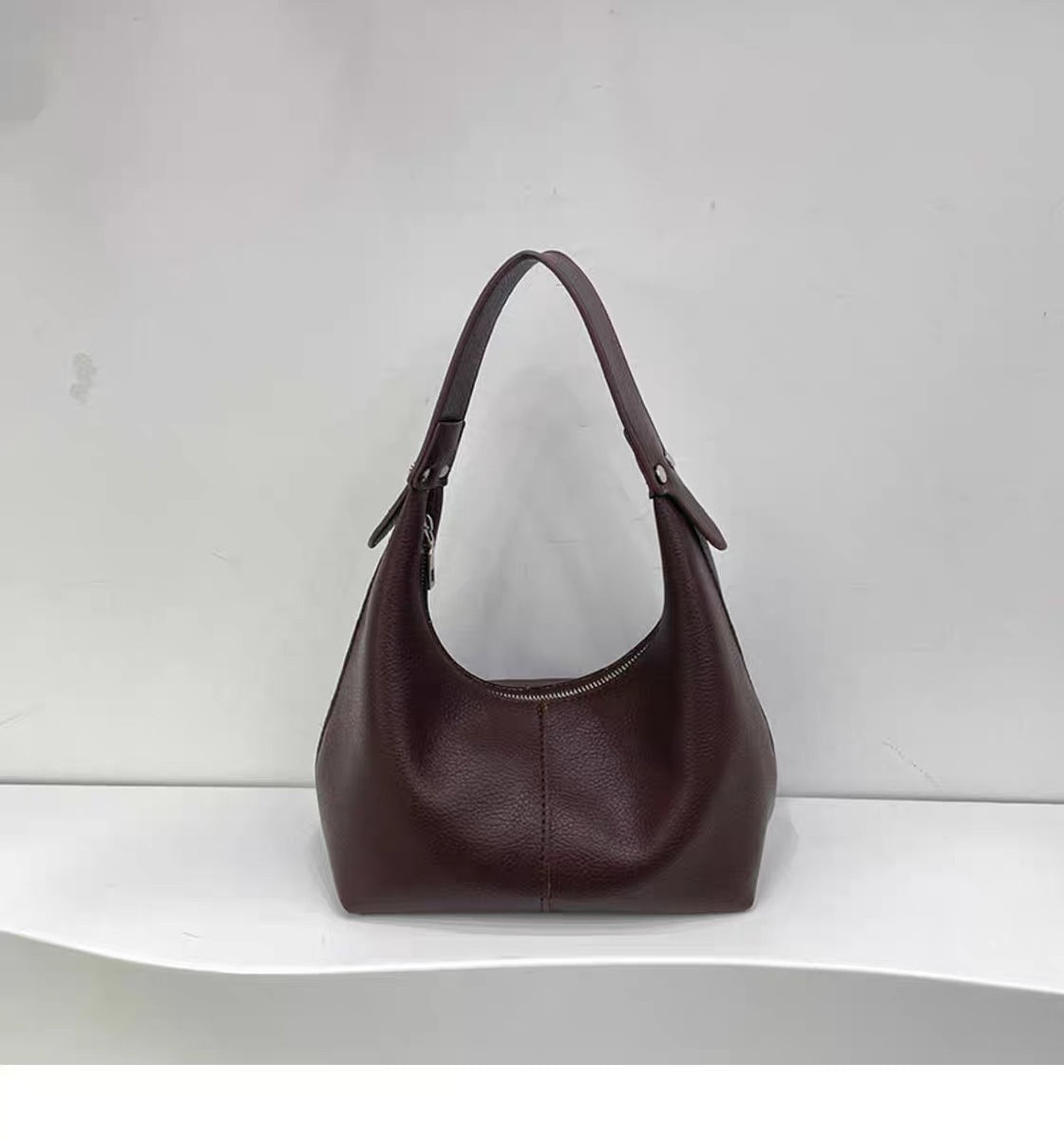 MacaronMuse Hobo – VOIDRA's Soft Shoulder Bag for Modern Elegance