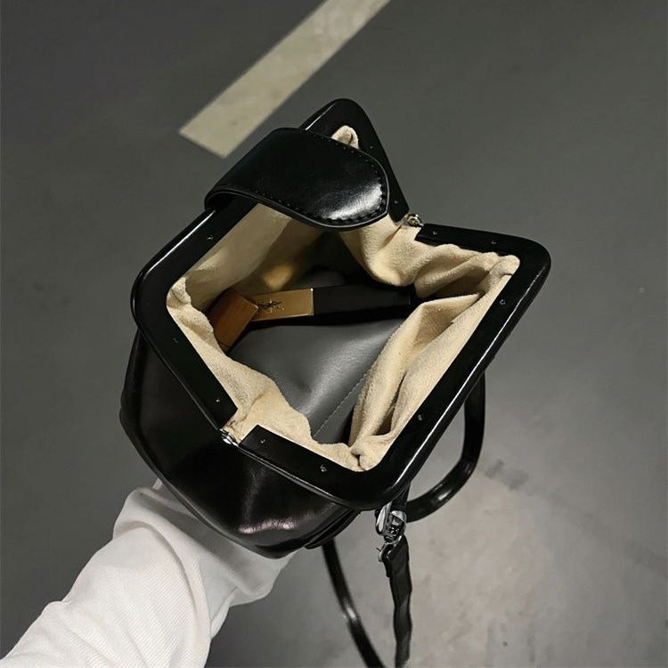 VOIDRA BostonShell – Retro Clip Mini Clutch Bag