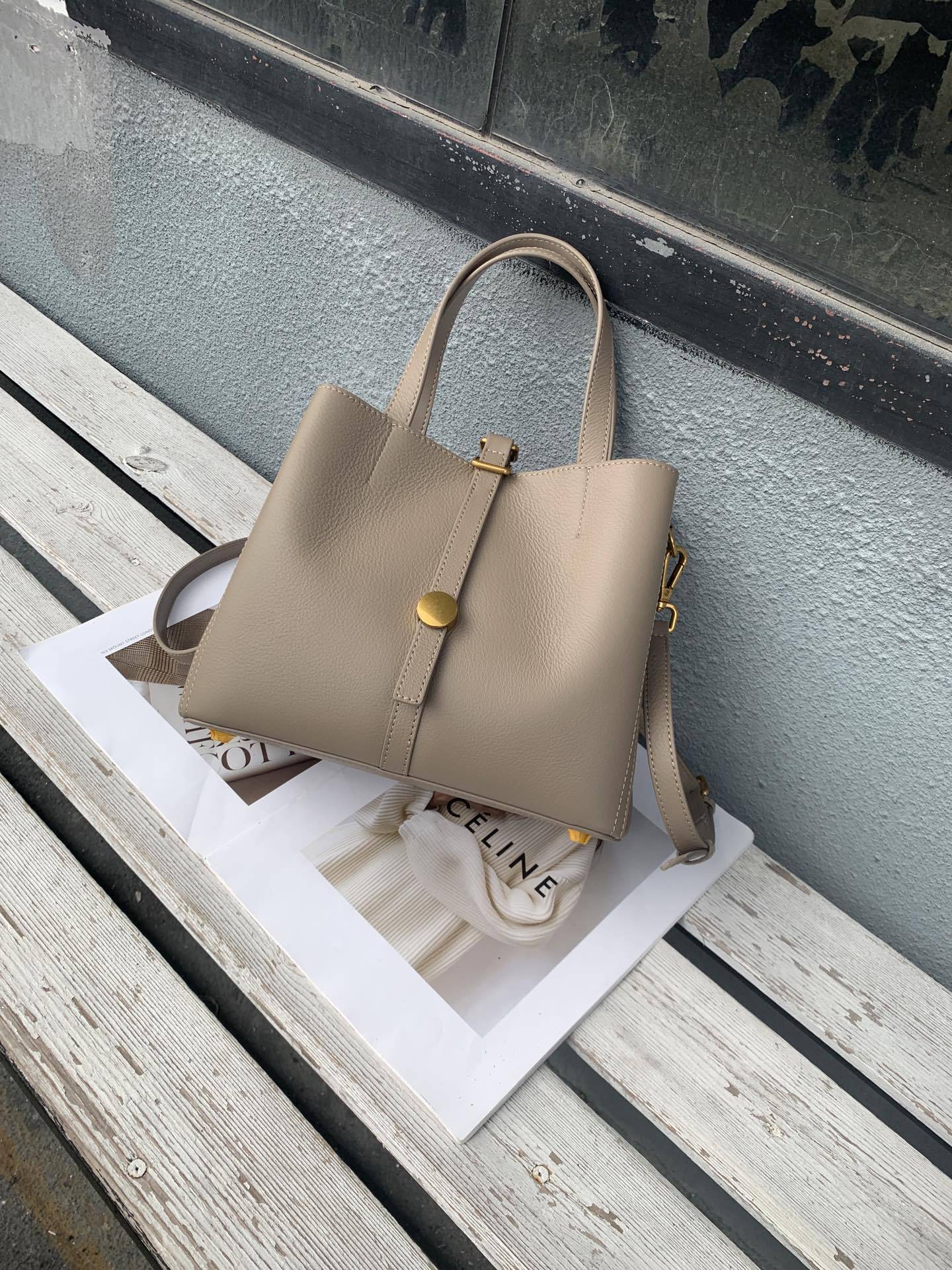 VOIDRA NOMAD — Soft Leather Travel Tote in First-Layer Cowhide