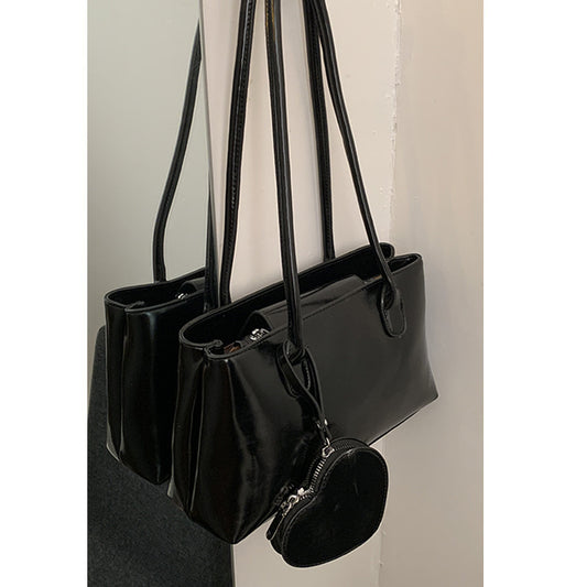 VOIDRA LoveLink – Red PU Leather Shoulder Bag with Bold Minimalist Charm