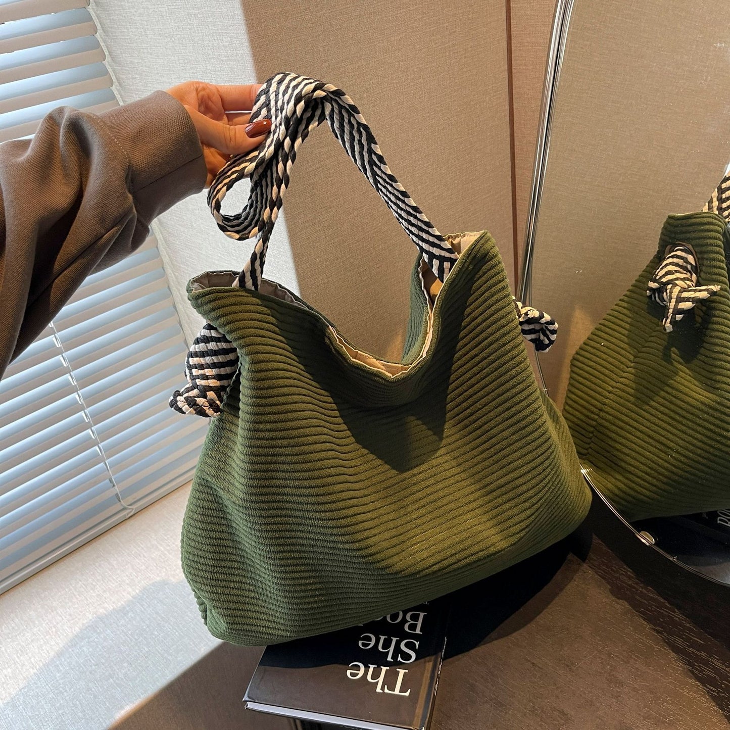 VOIDRA ÉlanCord™ – Soft Corduroy Urban Shoulder Bag