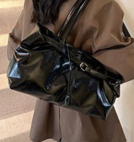 VOIDRA VelvEdge™ Minimalist Underarm Bag – Autumn/Winter Classic in PU Leather